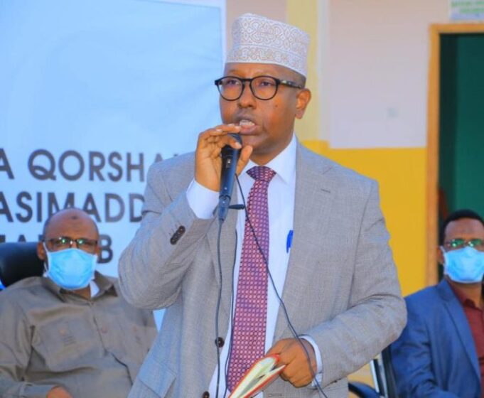 Axmed Macalin Fiqi oo beeniyay inay Dowlada Weerartay Guriga Madaxweynihii hore ee Somaliya