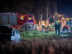 Sagaal qof oo ku dhaawacmay Nederland kaddib markii uu gaari jiiray dad isku soo baxay.