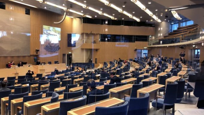 Baarlamaanka Sweden Oo Ansixiyay Wax-ka-beddello Dastuuri ah oo Ay Ku Jiraan Kala-Noqoshada Jinsiyadda