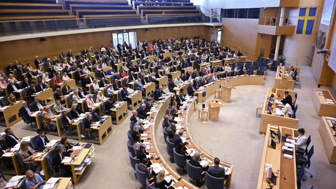 Baarlamaanka Sweden oo Ansixiyay Shuruudo Cusub oo Adkeenaya Mideynta Qoysaska